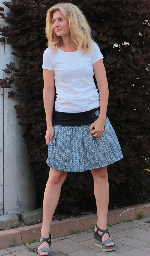 LaJuPe dámské letní sukně bavlna_viskóza_bez_podšívky_modrá_bílá_skládaná_bez_kapes_tunýlek_modrá_modrobílá_terčík