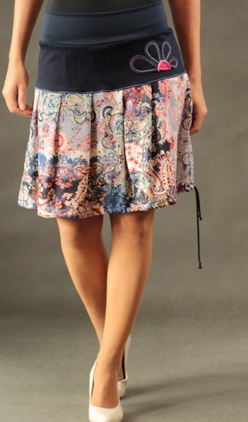 LaJuPe sukně růžová bavlna_polyester_bez_podšívky_modrá_růžová_skládaná_bez_kapes_tunýlek_modrá_modrorůžová_kytka_polokvět LaJuPe sukně růžová bavlna_polyester_bez_podšívky_modrá_růžová_skládaná_bez_kapes_tunýlek_modrá_modrorůžová_kytka_polokvět