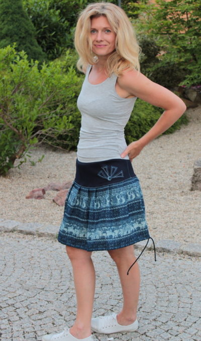 LaJuPe letní sukně dlouhé bavlna_polyester_bez_podšívky_modrá_bleděmodrá_skládaná_bez_kapes_tunýlek_modrá_modrá_mlýn_polomlýn