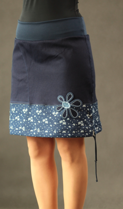 LaJuPe riflová sukně do a bavlna_polyester_bez_podšívky_modrá_bleděmodrá_se_sedlem_dole_1kapsa_tunýlek_modrá_modrá_kytka LaJuPe riflová sukně do a bavlna_polyester_bez_podšívky_modrá_bleděmodrá_se_sedlem_dole_1kapsa_tunýlek_modrá_modrá_kytka