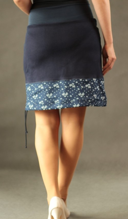 LaJuPe riflová sukně do a bavlna_polyester_bez_podšívky_modrá_bleděmodrá_se_sedlem_dole_1kapsa_tunýlek_modrá_modrá_kytka LaJuPe riflová sukně do a bavlna_polyester_bez_podšívky_modrá_bleděmodrá_se_sedlem_dole_1kapsa_tunýlek_modrá_modrá_kytka