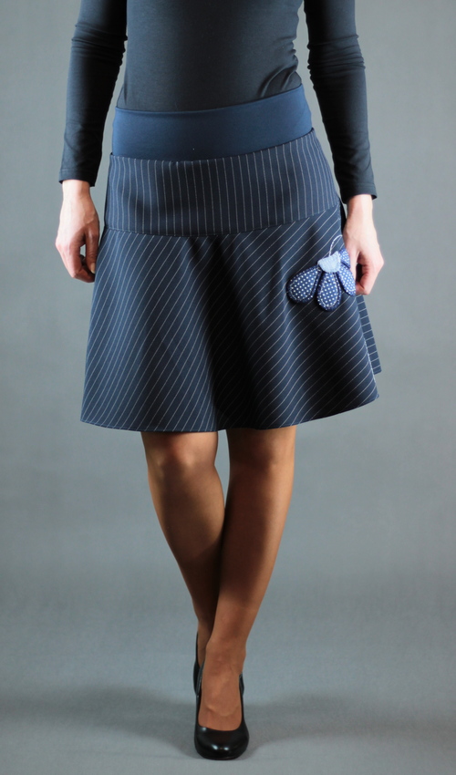 LaJuPe pruhovaná sukně polyester_polyester_bez_podšívky_modrá_modrá_se_sedlem_nahoře_bez_kapes_hladké_modrá_modrobílá_kytka_půlkvět LaJuPe pruhovaná sukně polyester_polyester_bez_podšívky_modrá_modrá_se_sedlem_nahoře_bez_kapes_hladké_modrá_modrobílá_kytka_půlkvět