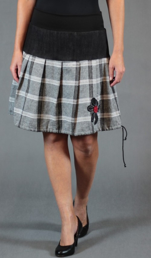 LaJuPe lněná sukně len_viskóza_bez_podšívky_šedá_černá_skládaná_bez_kapes_tunýlek_černá_černočervená_květ_kytka LaJuPe lněná sukně len_viskóza_bez_podšívky_šedá_černá_skládaná_bez_kapes_tunýlek_černá_černočervená_květ_kytka