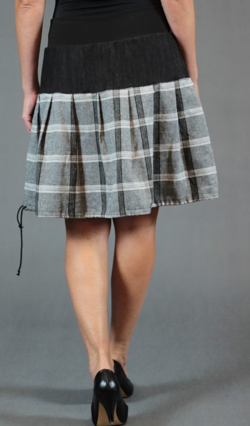 LaJuPe lněná sukně len_viskóza_bez_podšívky_šedá_černá_skládaná_bez_kapes_tunýlek_černá_černočervená_květ_kytka LaJuPe lněná sukně len_viskóza_bez_podšívky_šedá_černá_skládaná_bez_kapes_tunýlek_černá_černočervená_květ_kytka