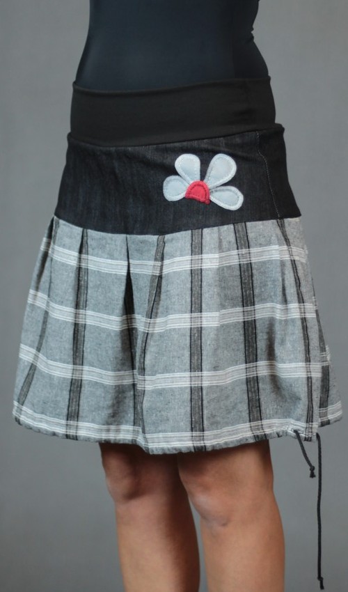 LaJuPe dlouhá šedá sukně len_viskóza_bez_podšívky_šedá_černá_skládaná_bez_kapes_tunýlek_černá_světlešedá_květ_polokvět LaJuPe dlouhá šedá sukně len_viskóza_bez_podšívky_šedá_černá_skládaná_bez_kapes_tunýlek_černá_světlešedá_květ_polokvět