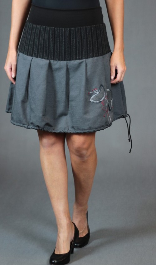 LaJuPe sukně teplá bavlna_polyester_bez_podšívky_šedá_šedá_skládaná_bez_kapes_tunýlek_černá_šedá_zvonky_zvonky