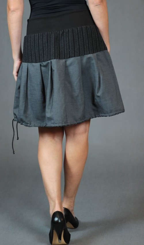 LaJuPe sukně teplá bavlna_polyester_bez_podšívky_šedá_šedá_skládaná_bez_kapes_tunýlek_černá_šedá_zvonky_zvonky