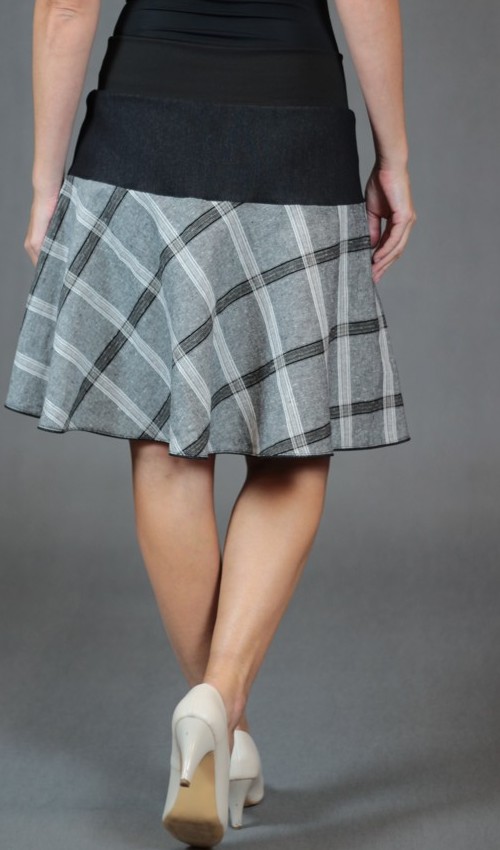 LaJuPe dámská kostkovaná sukně len_viskóza_bez_podšívky_šedá_černá_se_sedlem_nahoře_bez_kapes_kédr_černá_černošedá_louka_zvonky