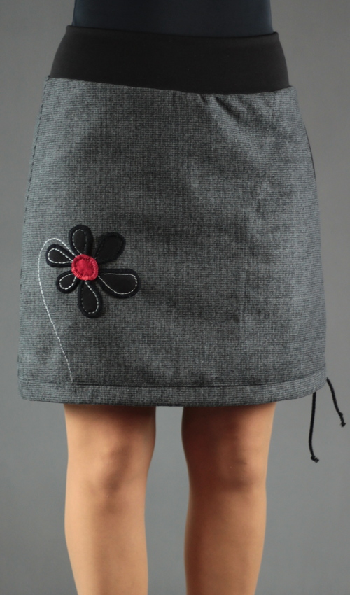 LaJuPe zimní dámská sukně vlna_viskóza_s_podšívkou_šedá_černá_áčková_1kapsa_tunýlek_černá_černočervená_kytka_šestikvět LaJuPe zimní dámská sukně vlna_viskóza_s_podšívkou_šedá_černá_áčková_1kapsa_tunýlek_černá_černočervená_kytka_šestikvět