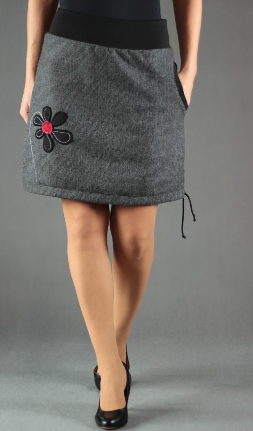 LaJuPe zimní dámská sukně vlna_viskóza_s_podšívkou_šedá_černá_áčková_1kapsa_tunýlek_černá_černočervená_kytka_šestikvět LaJuPe zimní dámská sukně vlna_viskóza_s_podšívkou_šedá_černá_áčková_1kapsa_tunýlek_černá_černočervená_kytka_šestikvět