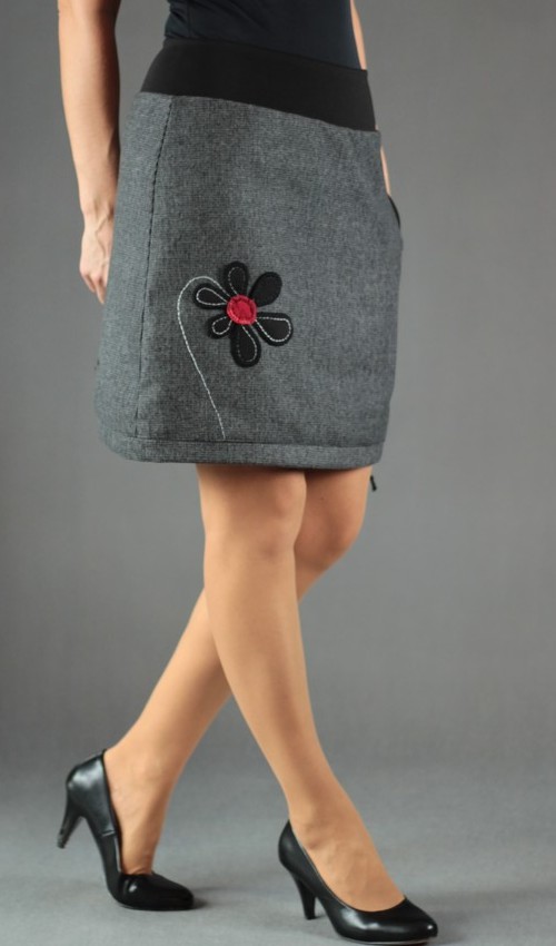 LaJuPe zimní dámská sukně vlna_viskóza_s_podšívkou_šedá_černá_áčková_1kapsa_tunýlek_černá_černočervená_kytka_šestikvět LaJuPe zimní dámská sukně vlna_viskóza_s_podšívkou_šedá_černá_áčková_1kapsa_tunýlek_černá_černočervená_kytka_šestikvět