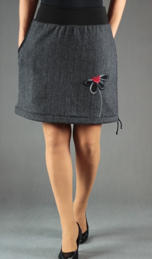 LaJuPe zimní vlněná sukně vlna_polyester_s_podšívkou_černá_šedá_áčková_1kapsa_tunýlek_černá_černočervená_květ_polokvět LaJuPe zimní vlněná sukně vlna_polyester_s_podšívkou_černá_šedá_áčková_1kapsa_tunýlek_černá_černočervená_květ_polokvět