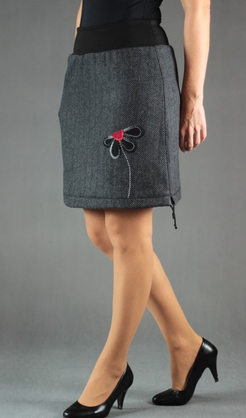 LaJuPe zimní vlněná sukně vlna_polyester_s_podšívkou_černá_šedá_áčková_1kapsa_tunýlek_černá_černočervená_květ_polokvět LaJuPe zimní vlněná sukně vlna_polyester_s_podšívkou_černá_šedá_áčková_1kapsa_tunýlek_černá_černočervená_květ_polokvět