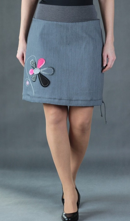 0407_P_zepredu_bavlna_polyester_bez_podšívky_šeda_růžová_áčková_1kapsa_tunýlek_šedá_růžovočerná_květ_kytka