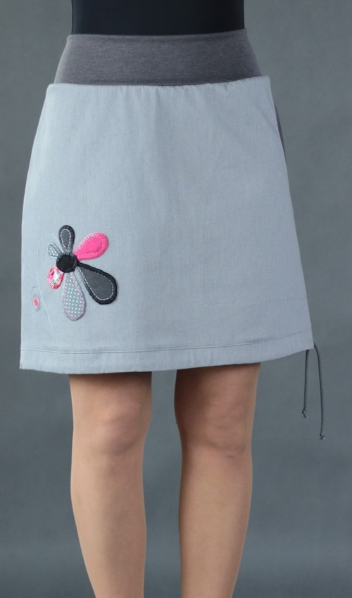 0408_P_detail_bavlna_polyester_bez_podšívky_šeda_růžová_áčková_1kapsa_tunýlek_šedá_růžovošedá_květ_kytka