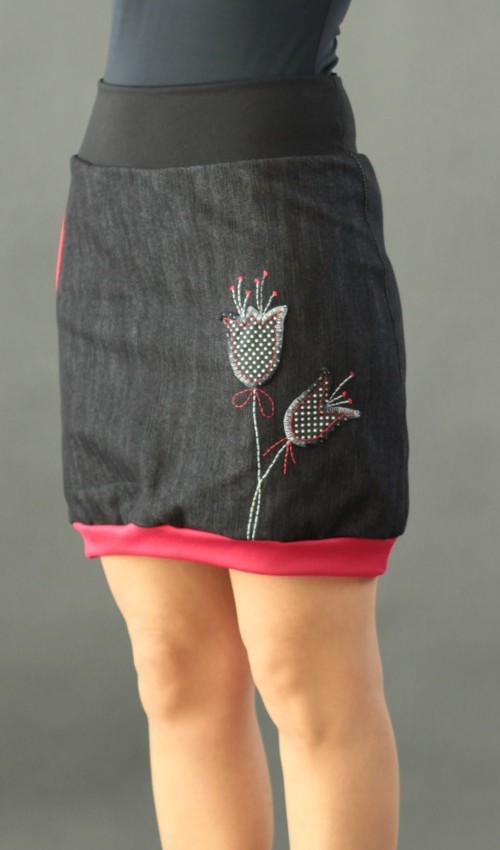 0413_P_detail_bavlna_polyester_bez_podšívky_černá_červená_áčková_1kapsa_úplet_černá_červená_louka_zvonky