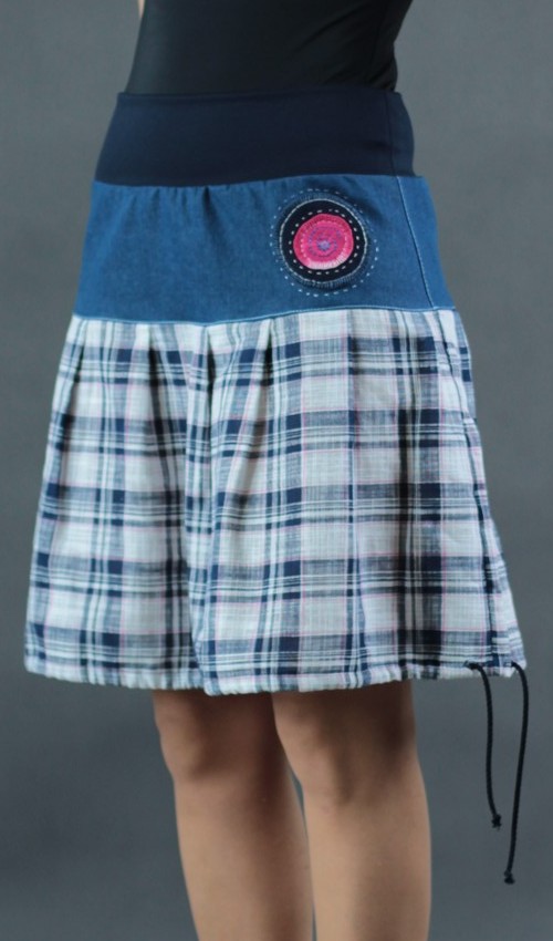 0429_P_detail_bavlna_polyester_bez_podšívky_modrá_bílá_se_sedlem_nahoře_1kapsa_tunýlek_modrá_růžová_terč_terčík