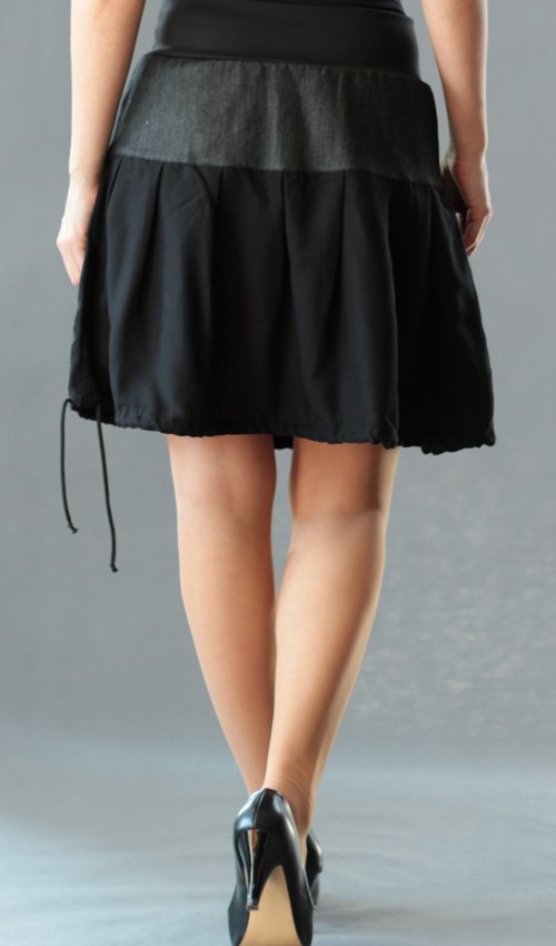 0433_P_zezadu_bavlna_viskóza_bez_podšívky_černá_žlutá_se_sedlem_nahoře_bez_kapes_tunýlek_černá_černo_žlutá_kytka_půlkvět