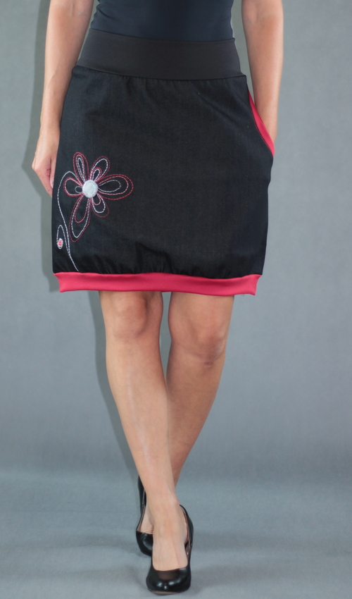 0437_P_zepredu_bavlna_polyester_bez_podšívky_černá_červená_áčková_1kapsa_úplet_černá_červená_kytka_květina