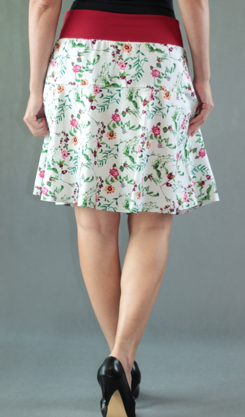 0445_P_zezadu_viskóza_len_bez_podšívky_bílá_červená_se_sedlem_nahoře_bez_kapes_hladké_červená