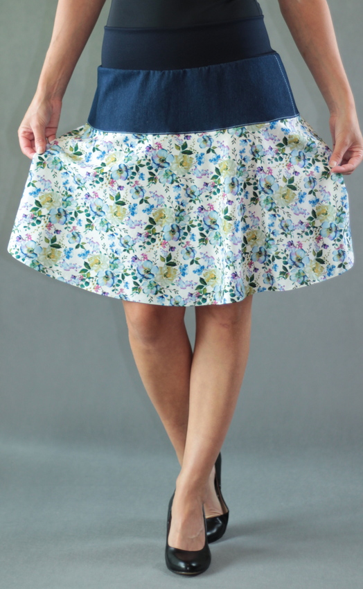 0446_P_detail_viskóza_len_bez_podšívky_bílá_modrá_se_sedlem_nahoře_bez_kapes_hladké_modrá