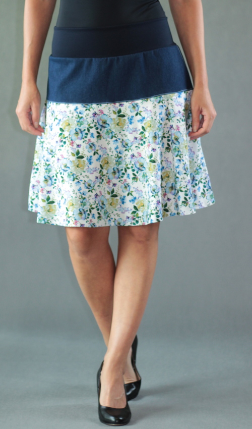 0446_P_zepredu_viskóza_len_bez_podšívky_bílá_modrá_se_sedlem_nahoře_bez_kapes_hladké_modrá