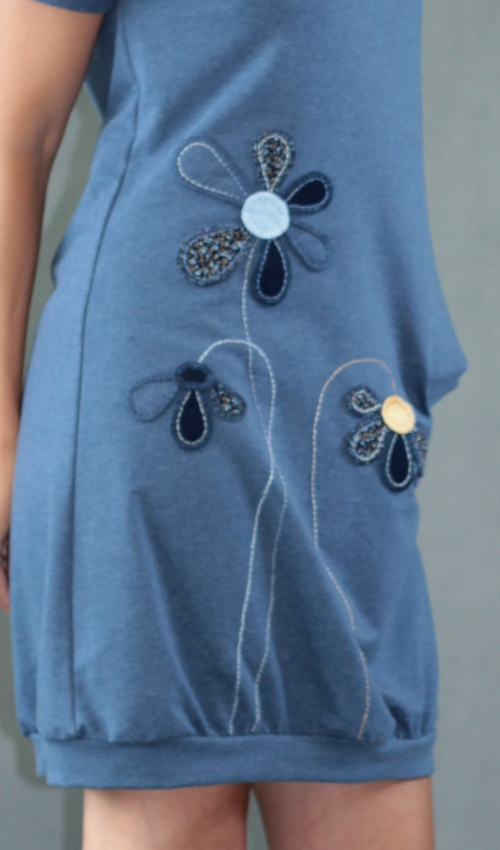 0449_P_detail_bavlna_elastan_bez_podšívky_džínová_žlutá__1kapsa_úplet__modrožluté_květy_třikytky1