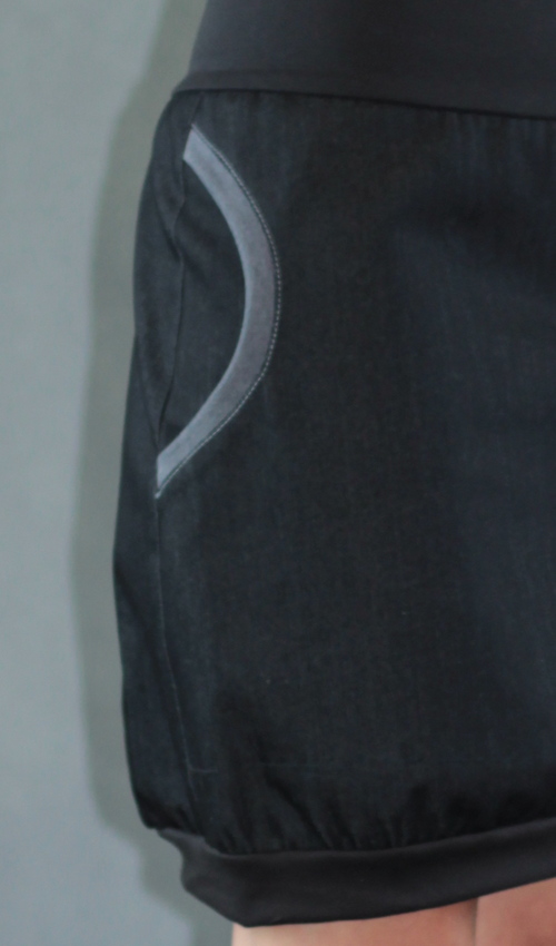 0452_P_detail_bavlna_polyester_bez_podšívky_černá_žlutá_áčková_1kapsa_úplet_černá_žlutočerná_květ_kytka1