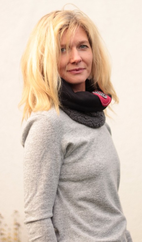 052_P_detail_polyester_polyester_s_podšívkou_černá_červená___červená_terč_terčík