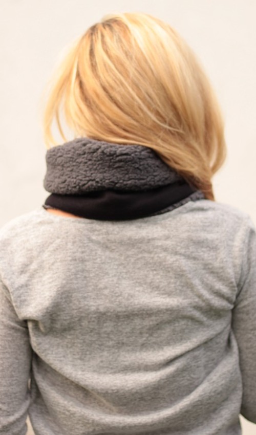 052_P_zezadu_polyester_polyester_s_podšívkou_černá_červená___červená_terč_terčík