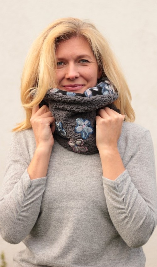 053_P_zepredu_polyester_polyester_s_podšívkou_šedá_modrá___modrá_kytičky_třikytičky