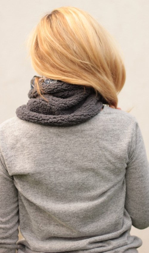 053_P_zezadu_polyester_polyester_s_podšívkou_šedá_modrá___modrá_kytičky_třikytičky