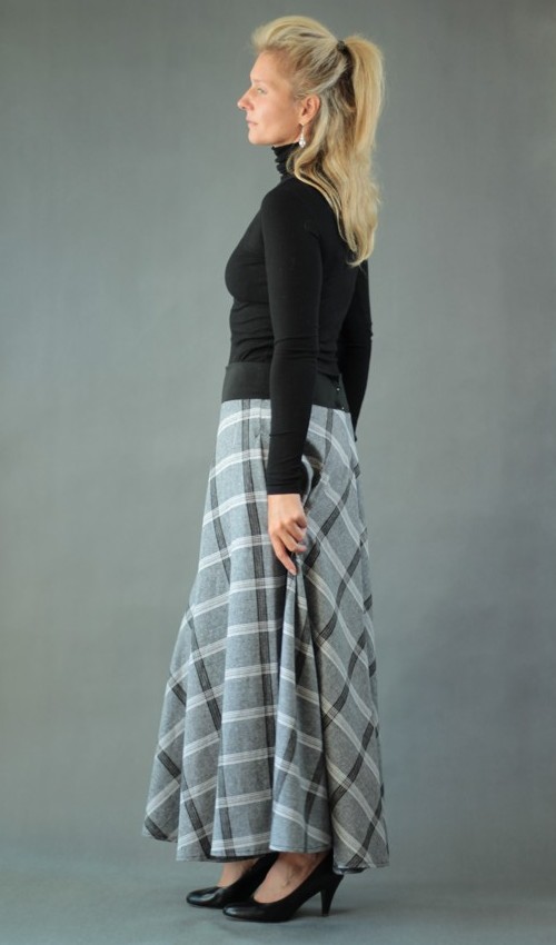 0551_P_šikmo_viskóza_len_bez_podšívky_šedá_černá_kolová_2kapsy_hladké_černá_černobílá_káro_velké2