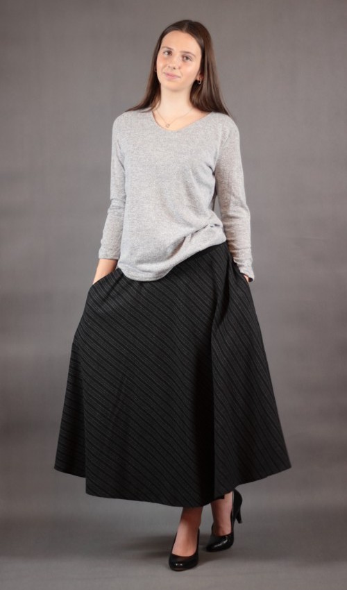 0591_P_slide_bavlna_polyester_s_podšívkou_černá_černá_kolová_2kapsy_hladké_černá_pružka_pruhy_šikmo