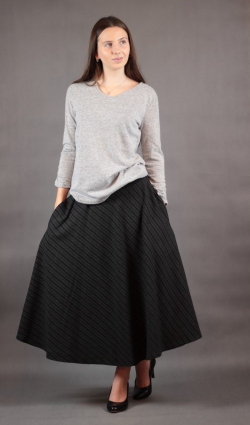 0591_P_zepredu_bavlna_polyester_s_podšívkou_černá_černá_kolová_2kapsy_hladké_černá_pružka_pruhy_šikmo