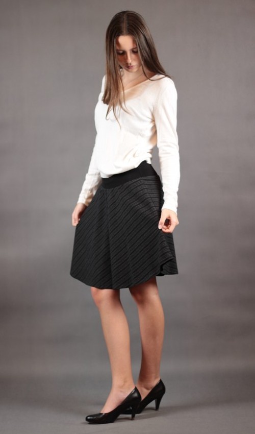 0592_P_šikmo_bavlna_polyester_s_podšívkou_černá_černá_kolová_bez_kapes_hladké_černá_pružka_pruhy_šikmo1