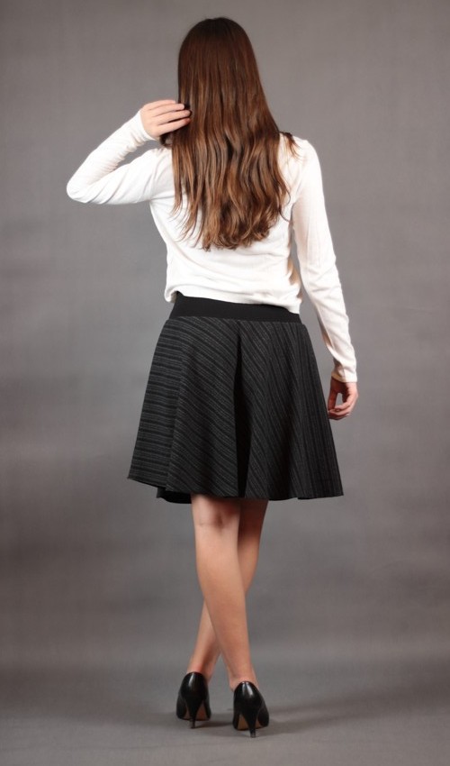 0592_P_zezadu_bavlna_polyester_s_podšívkou_černá_černá_kolová_bez_kapes_hladké_černá_pružka_pruhy_šikmo